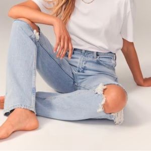 Abercrombie & Fitch The 90s Straight Ultra High Rise Jean